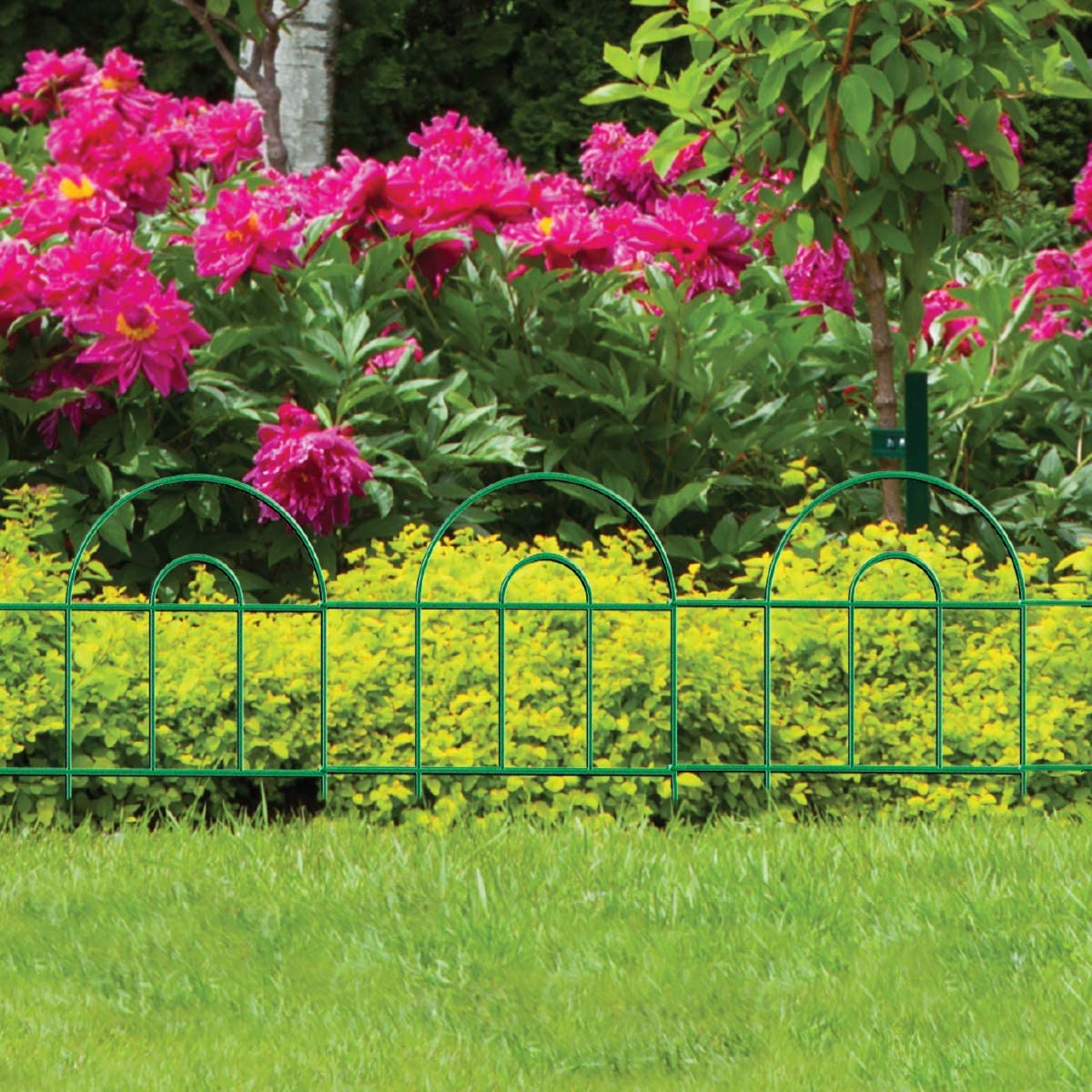 Garden Zone Round Folding Border Fence, Green, 10 in. x 10 ft. - Image 3
